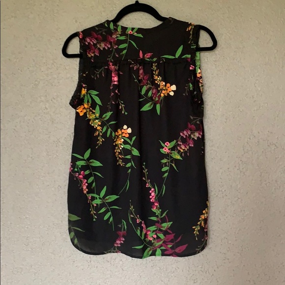Sleeveless floral flowy top - Picture 2 of 2